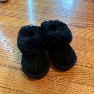 Girls‎ Black Faux Fur Lined Cozy Slippers Toddler Child Size 6 Cat & Jack